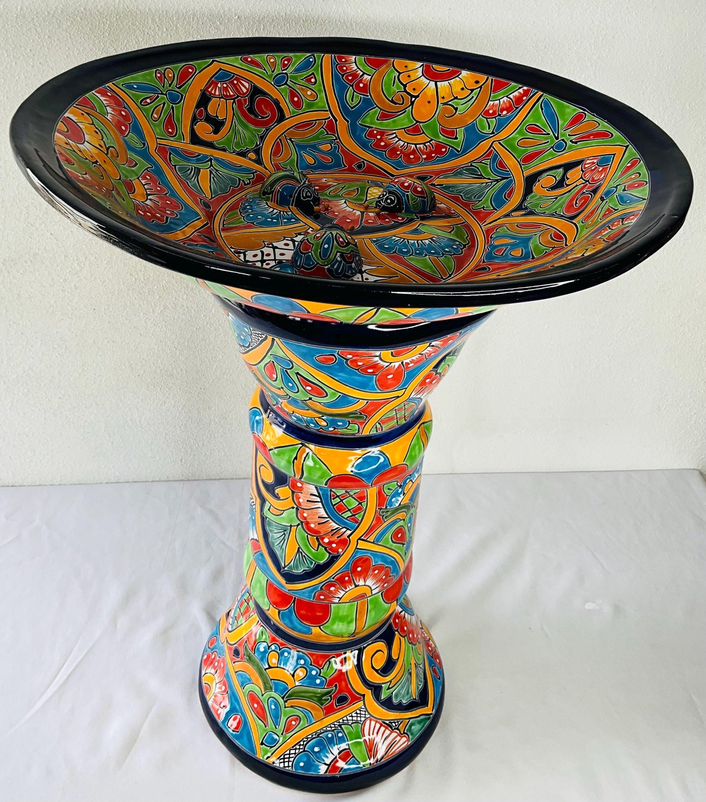 Talavera mexicana. Baño del pájaro de cerámica