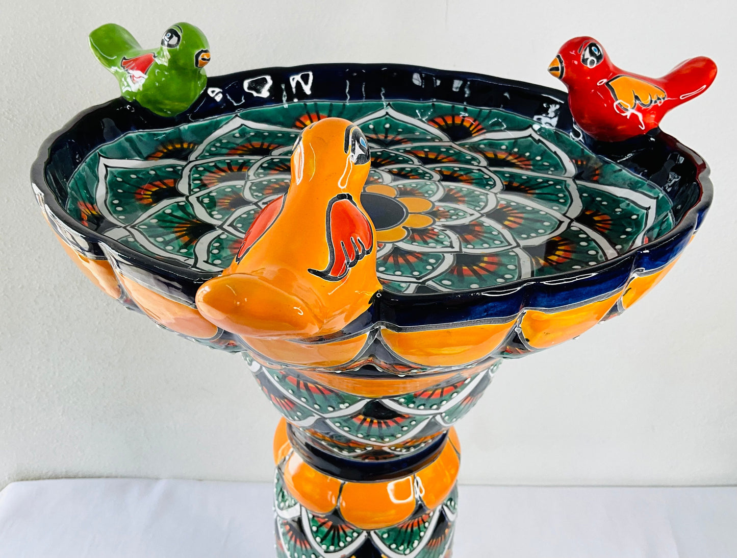 Bebedero más grande para pájaros de Talavera