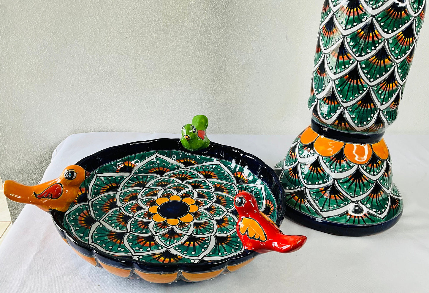 Bebedero más grande para pájaros de Talavera