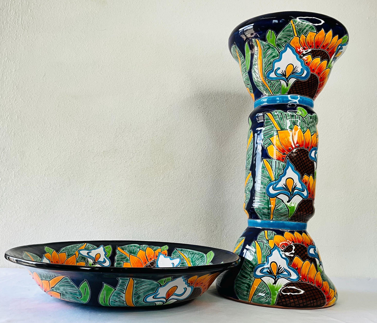 El bebedero para pájaros más grande de cerámica mexicana de Talavera