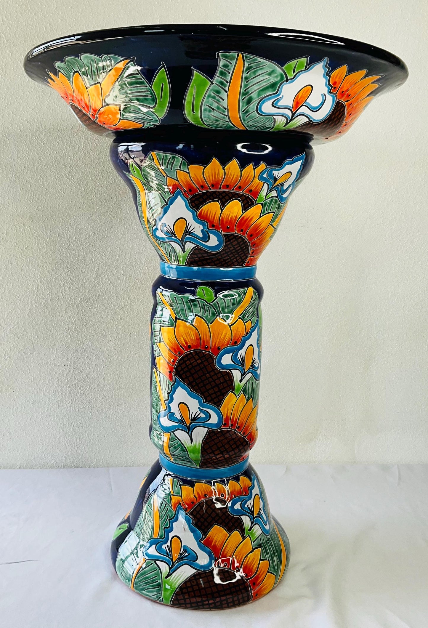 El bebedero para pájaros más grande de cerámica mexicana de Talavera