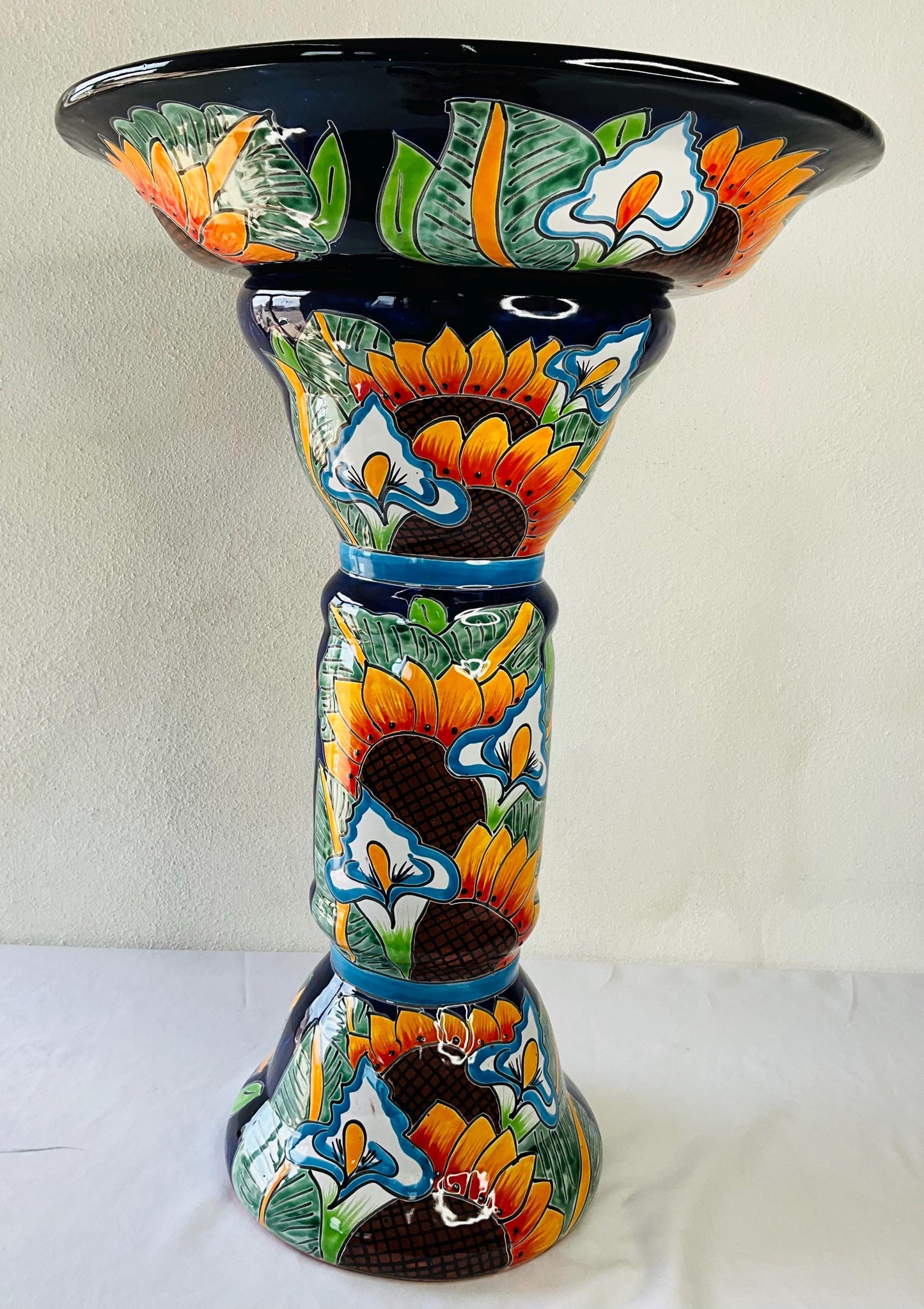 El bebedero para pájaros más grande de cerámica mexicana de Talavera