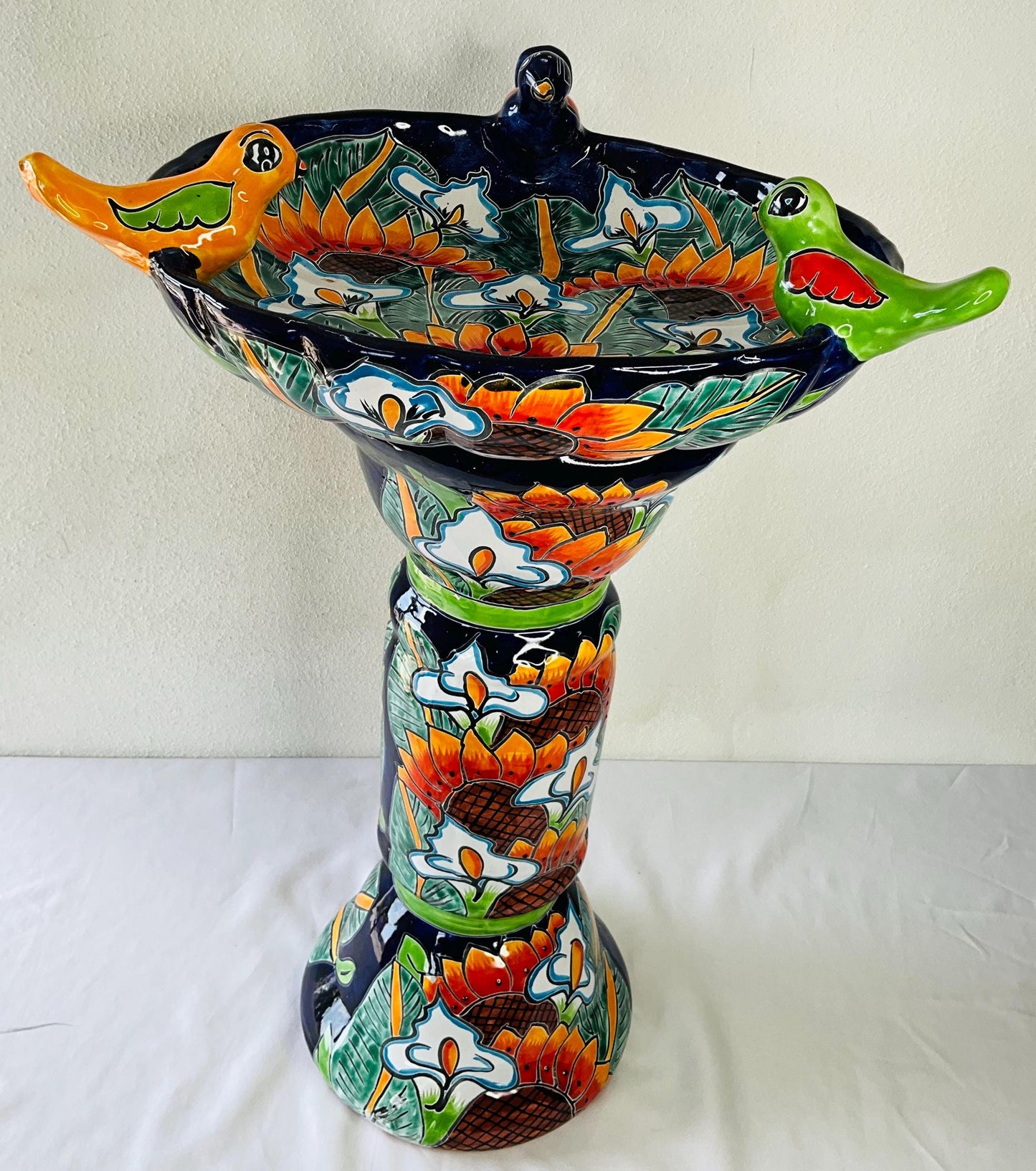 Talavera mexicana. Baño del pájaro de  cerámica