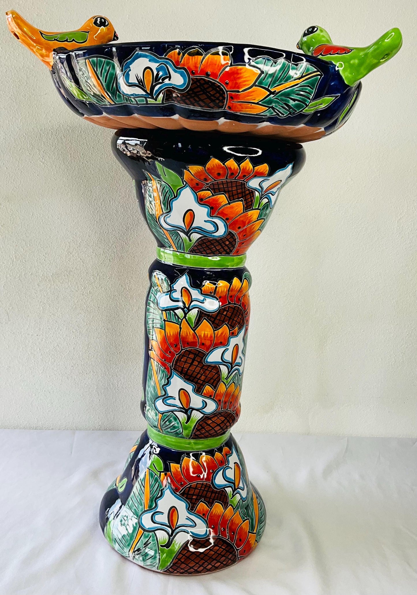 Talavera mexicana. Baño del pájaro de  cerámica