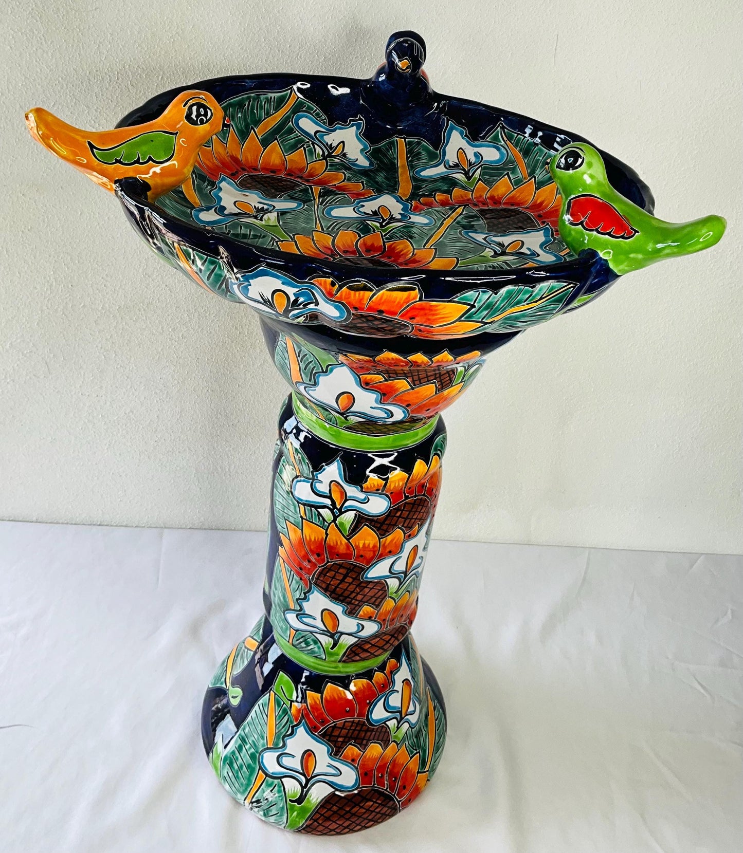 Talavera mexicana. Baño del pájaro de  cerámica