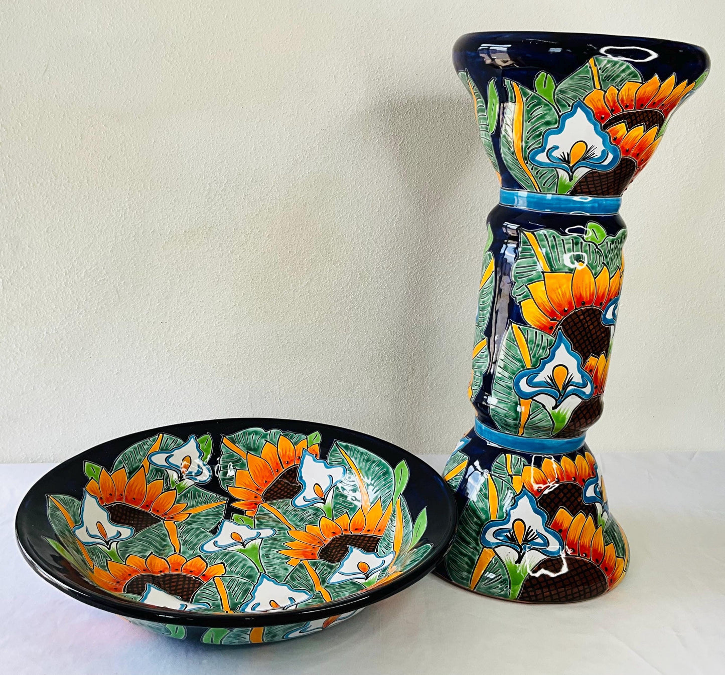 El bebedero para pájaros más grande de cerámica mexicana de Talavera