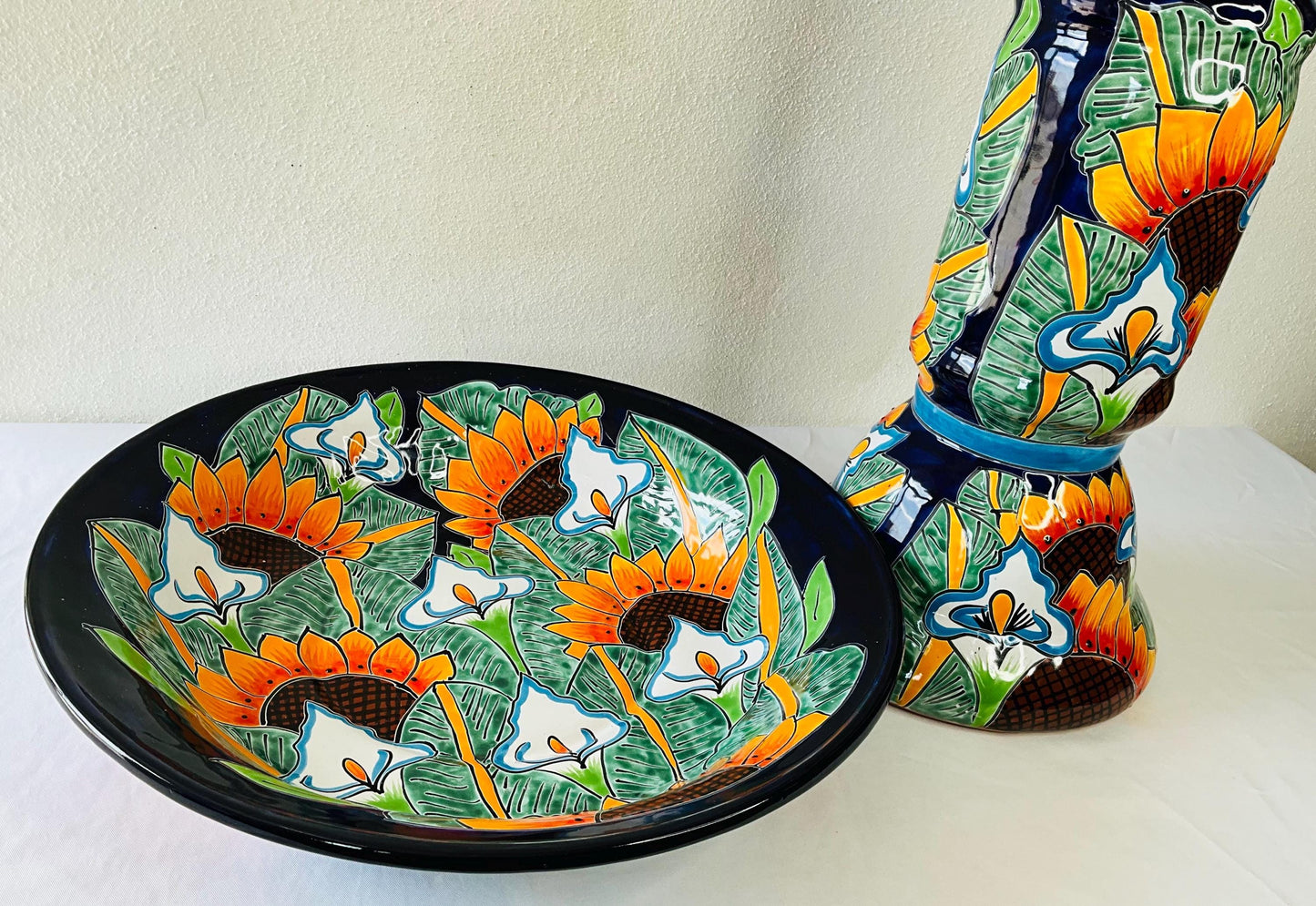 El bebedero para pájaros más grande de cerámica mexicana de Talavera