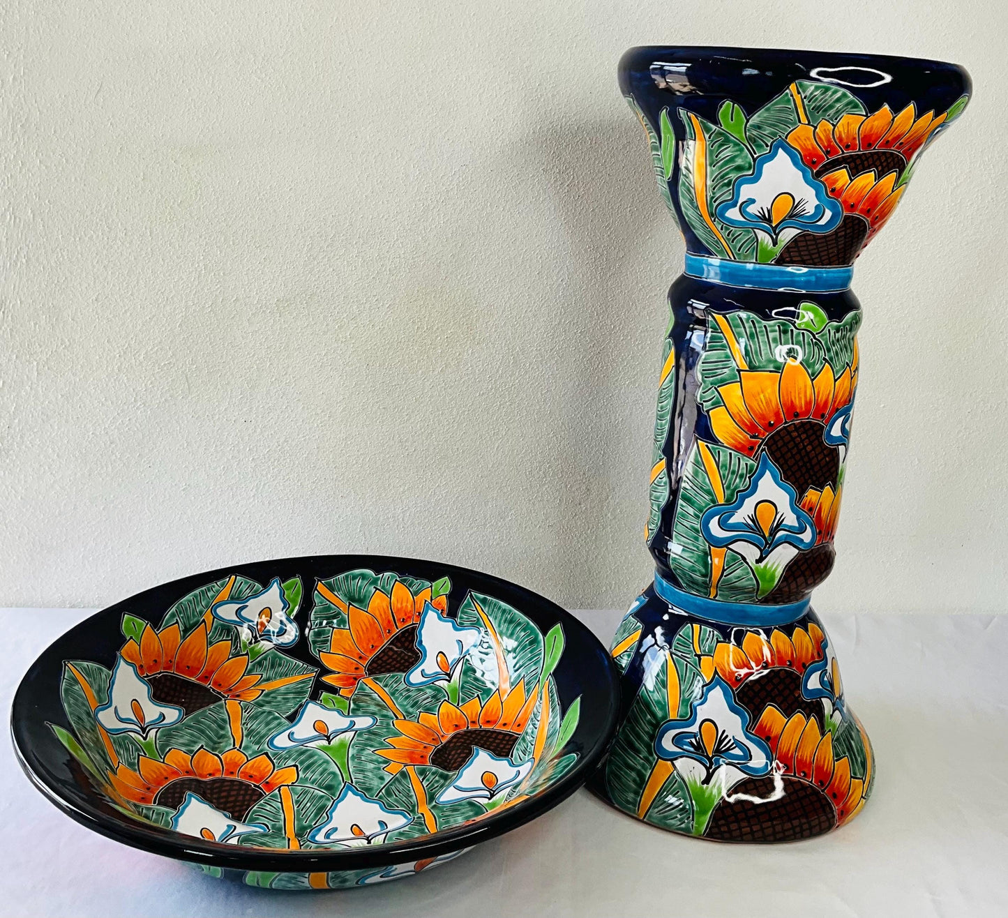 El bebedero para pájaros más grande de cerámica mexicana de Talavera