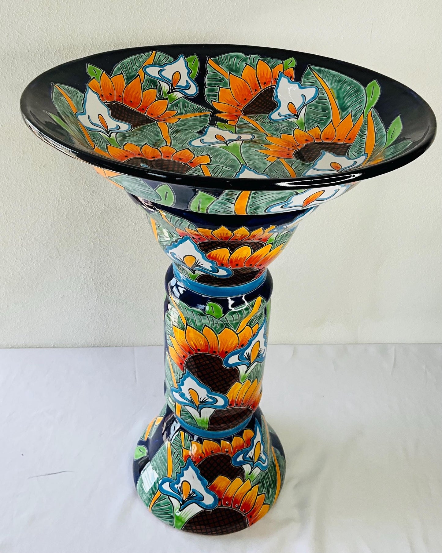 El bebedero para pájaros más grande de cerámica mexicana de Talavera