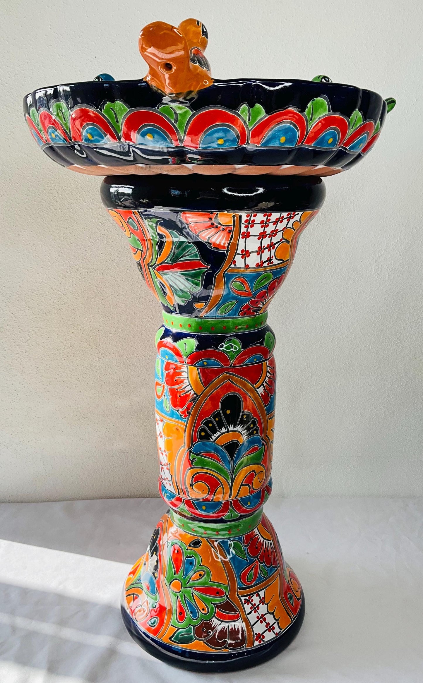 Talavera mexicana. Baño del pájaro de  cerámica