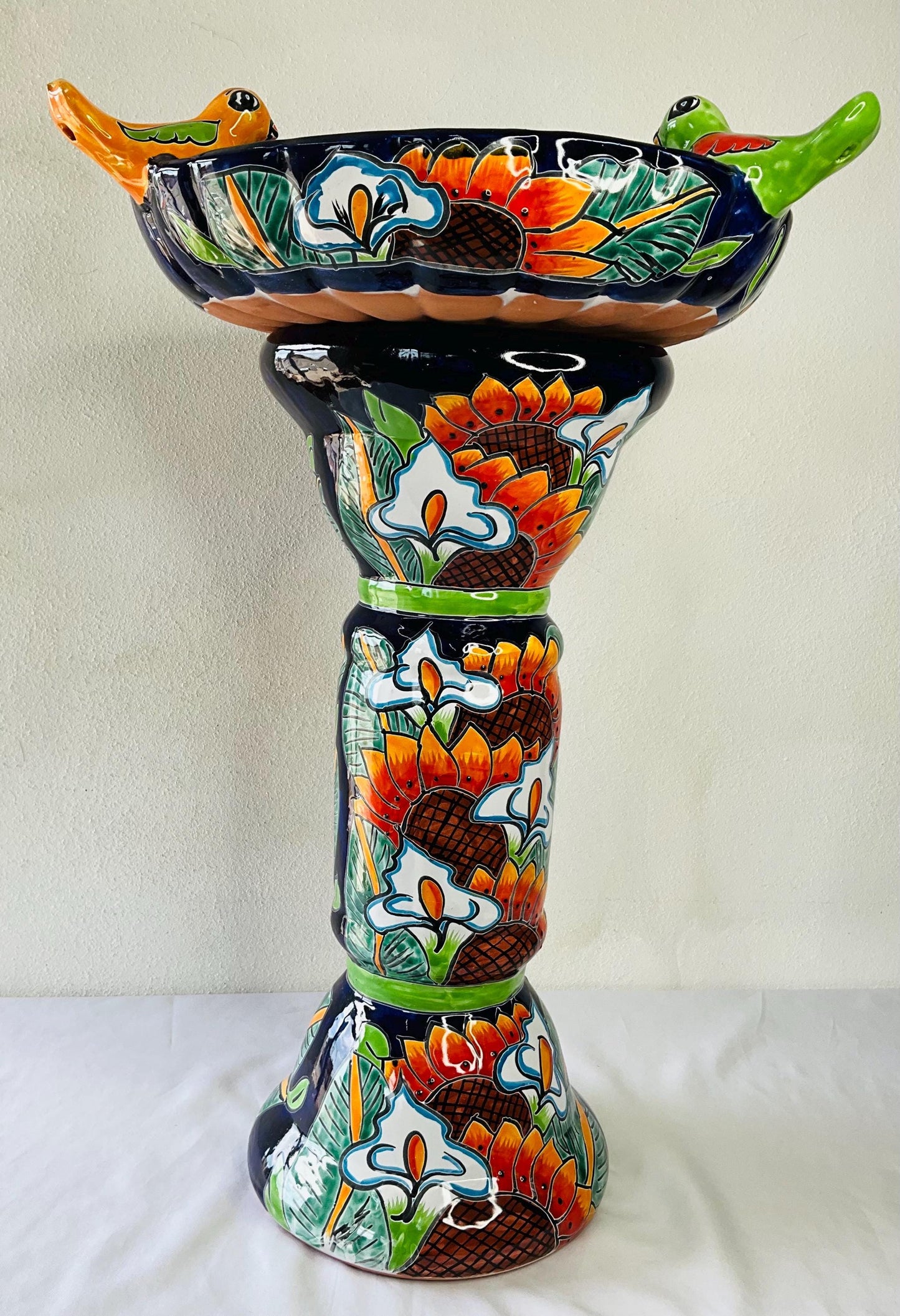 Talavera mexicana. Baño del pájaro de  cerámica