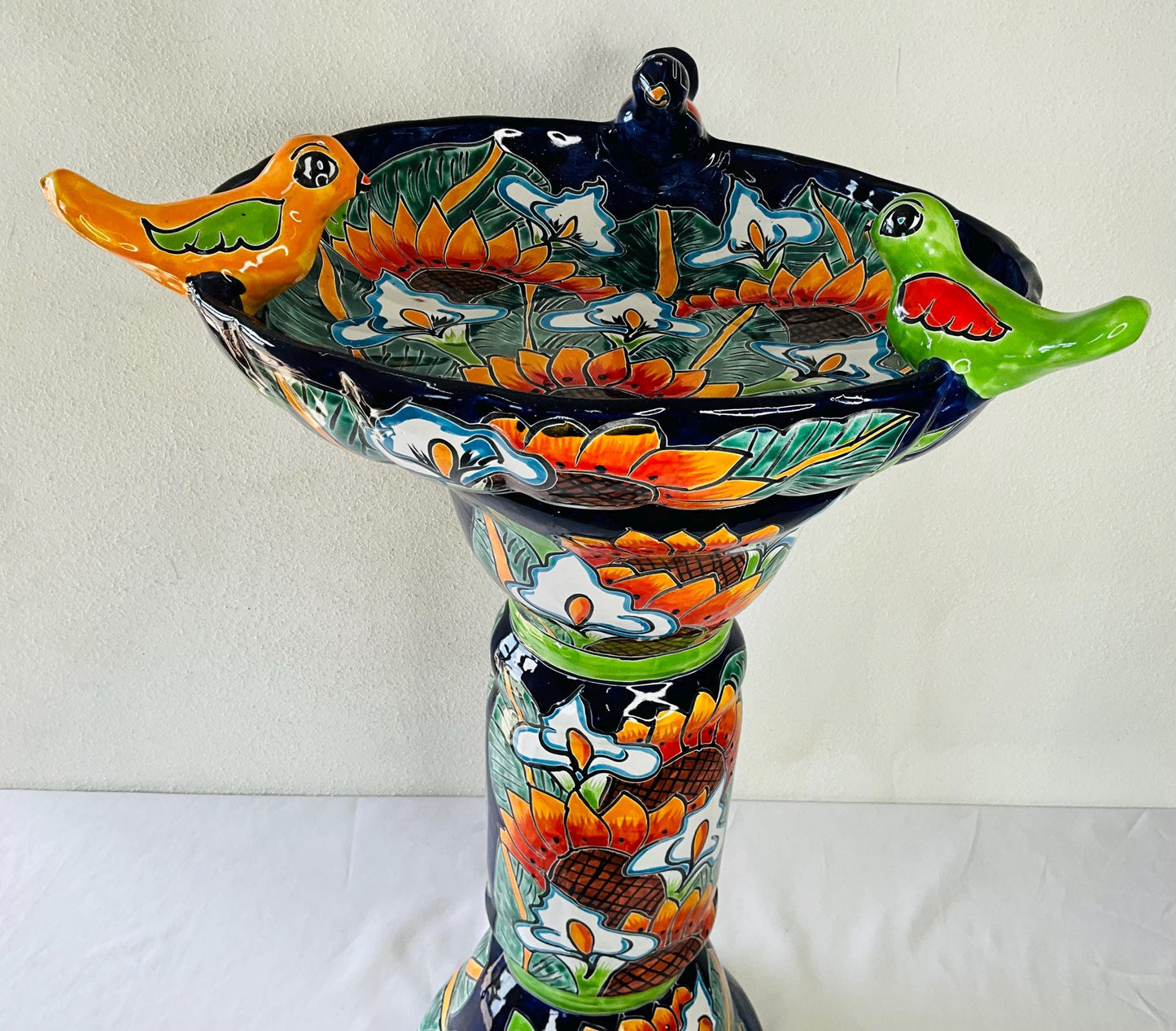 Talavera mexicana. Baño del pájaro de  cerámica