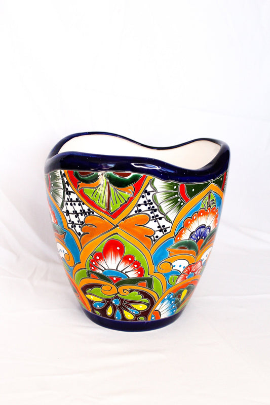 Eggshell shaped pot