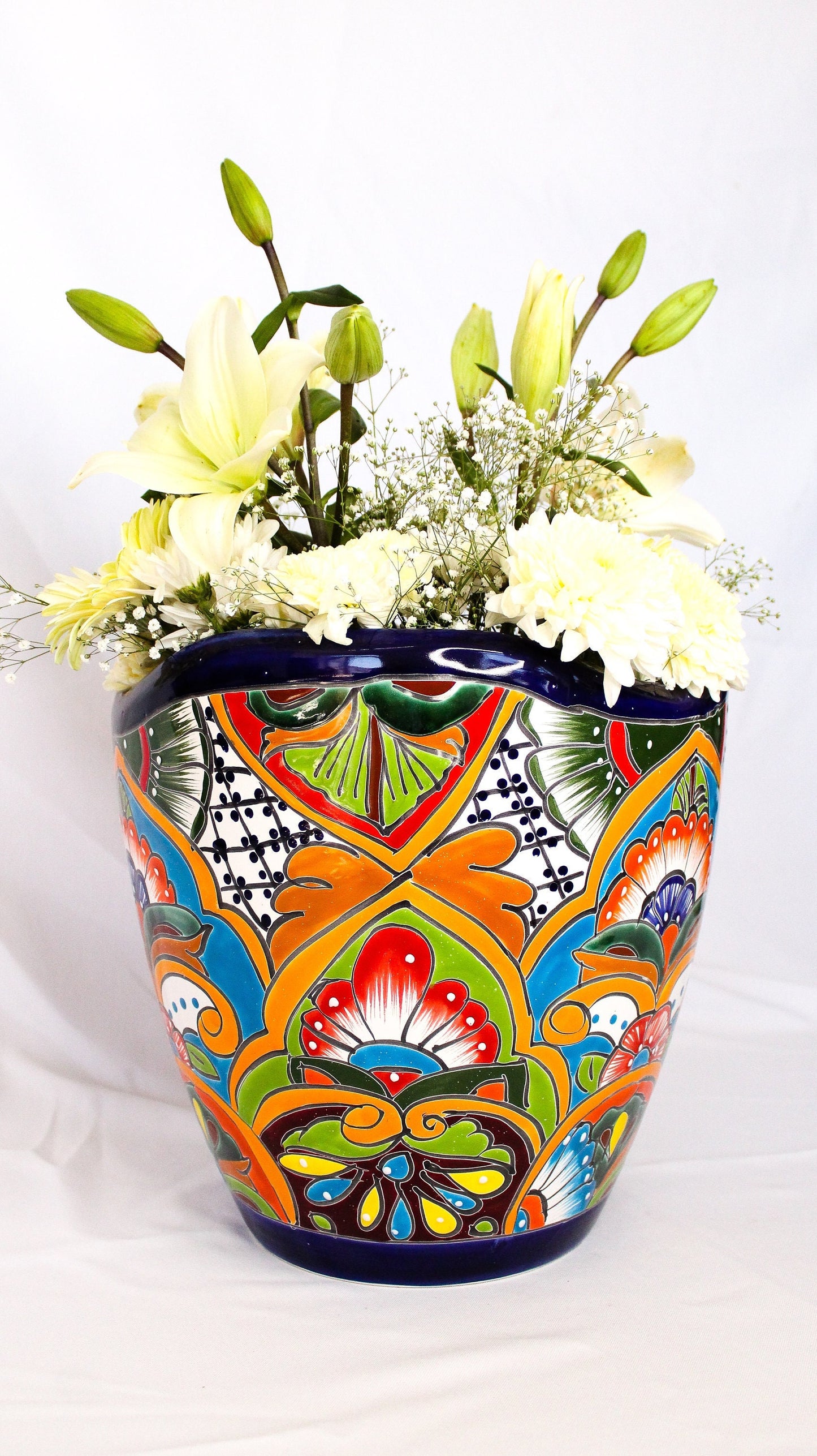 Eggshell shaped pot